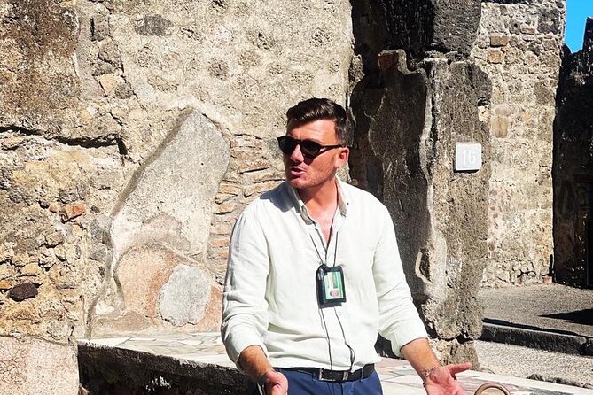 Pompeii tour with LOCAL GUIDE and SKIP THE LINE entrance - Stop 2: Casa del Menandro and the atrium fresco that tells epic stories