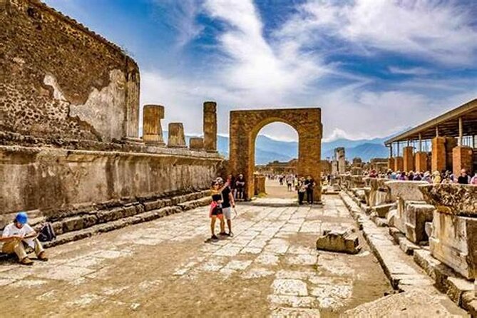 Pompeii Tour with Lunch and Wine Tasting from Positano - Cantina del Vesuvio Winery: Lunch, Welcome Wine, and Tastings