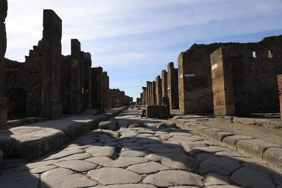 Pompeii & Vesuvius - Pompeii and Vesuvius in one efficient 8-hour day