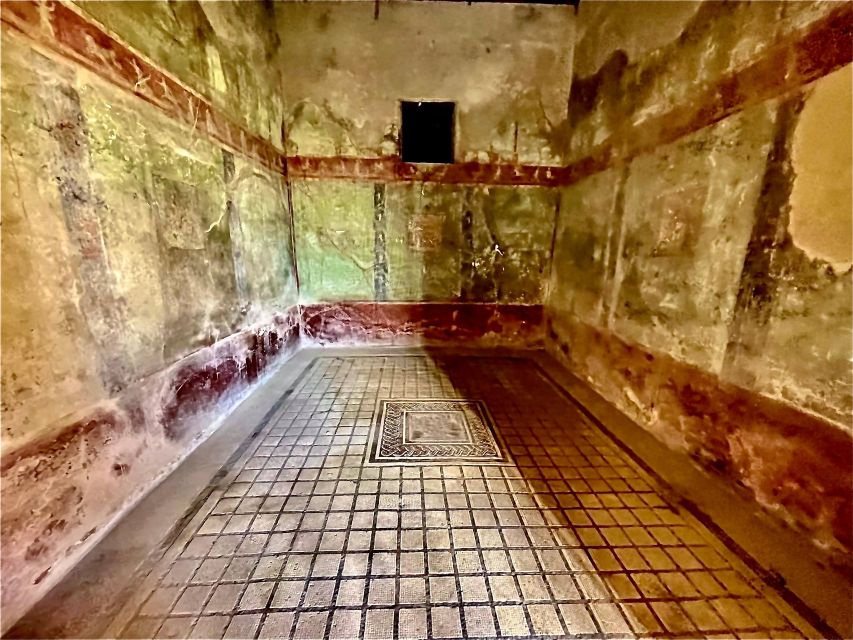 Pompeii - Vesuvius & Wine from Amalfi Coast all inclusive - From Amalfi Coast pickup to Pompeii, you start with momentum