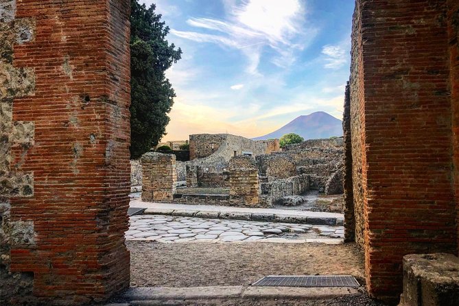 Pompeii & Vesuvius with Lunch & Wine Tasting from Positano - Pompeii First, With a Guide You Can Actually Follow