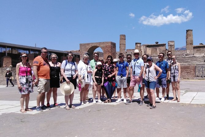 Pompeii: walking tour with 3D glasses and with entrance ticket - Comfortable shoes, hot weather, and how the headset feels