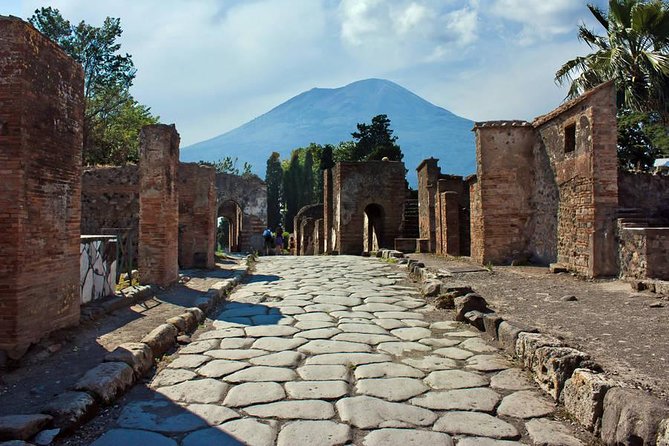 Pompeii Walking Tour with a licensed Guide - Meet at Piazza Esedra, and keep your day simple