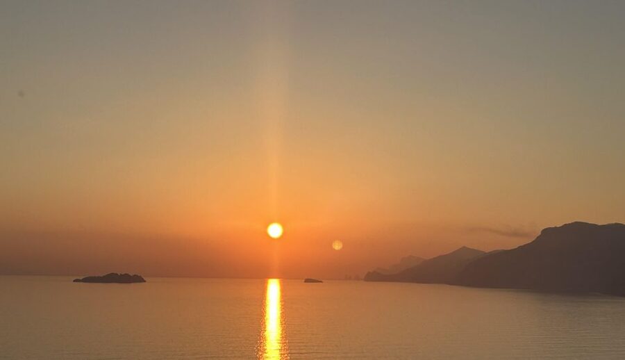 Positano: Amalfi Coast Sunset Group Boat Tour with Prosecco - Prosecco, Soft Drinks, and Simple Comfort on the Water