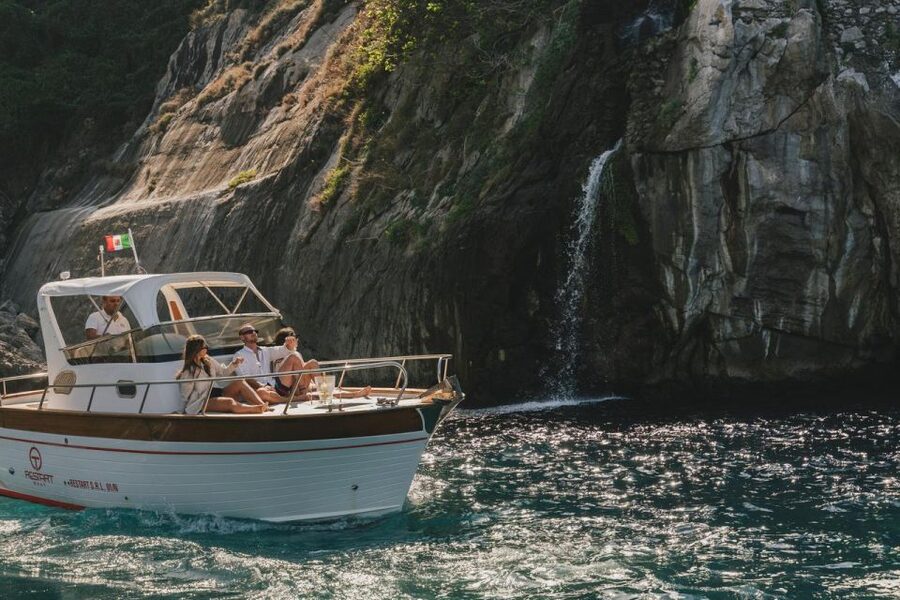 Positano: Boat Tour of Capri with Drinks and Snacks - Skippers and guides: why names show up again and again