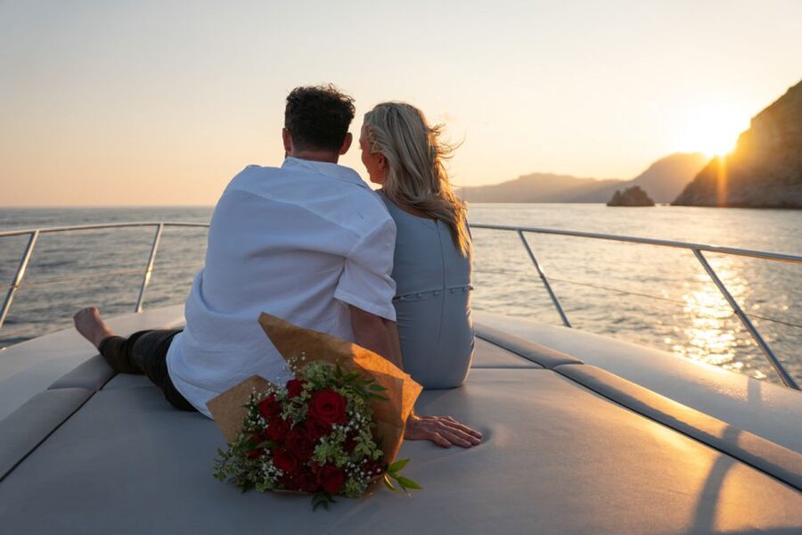 Positano: Private Sunset Boat Experience - From Hotel Covo dei Saraceni to the Yacht in Real Life Terms