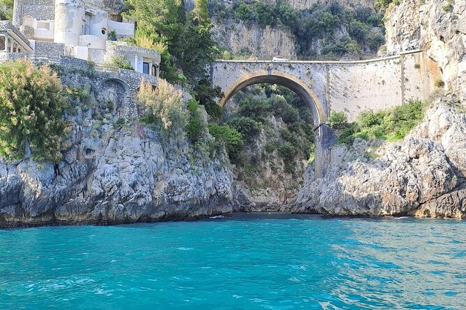 Private Boat Tour Along the Amalfi Coast - Your 9:00 am run: onboard setup and how the crew helps