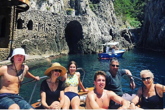 Private boat tour Capri & Positano - The real show: Capri grottos and cave-hopping from the sea