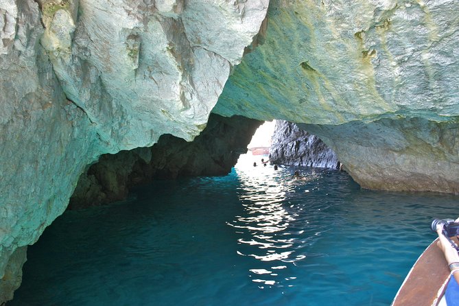 PRIVATE CAPRI ISLAND & BLUE GROTTO Full Day boat tour. - I Faraglioni and Grotta Verde: the views that look like postcards for real