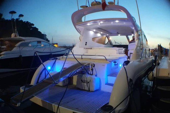 Private Cruise around Capri - yacht 50' - A sea-view guided run past Capri’s best-known corners