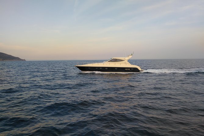 Private Cruise around Capri - yacht 50' - Meals onboard and along the shore: snacks, coffee, and your lunch choice