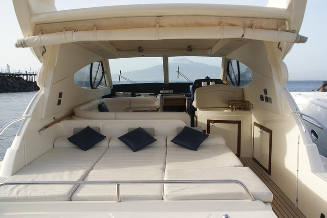 Private Cruise around Capri - yacht 50' - From Piazza Angelo Ferraro to Capri Harbour: what to expect at the start