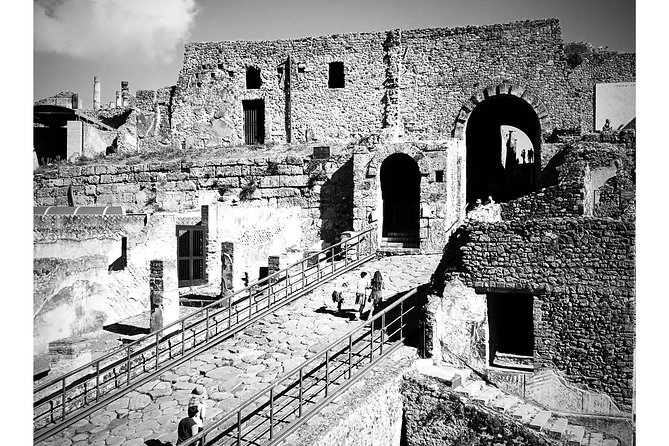 Private Day Tour of Pompeii, Sorrento and Positano with Pick Up - Sorrento walks: Piazza Tasso and the shopping road
