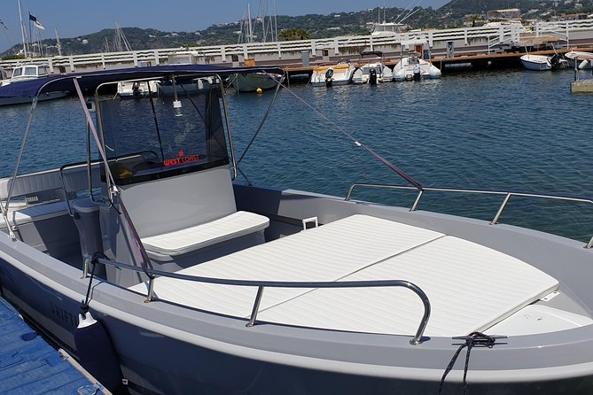 Private excursion to the island of Ischia by Conero 6.6m boat - Baia di San Montano: another swim window, another mood