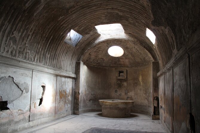 Private half-day tour with expert guide in the archaeological site of Pompeii - What the guides do for you, beyond facts on a sign
