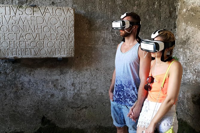 Private Pompeii Tour with 3D Virtual Reality Headset - From ruins to real streets, with a VR headset in your hands
