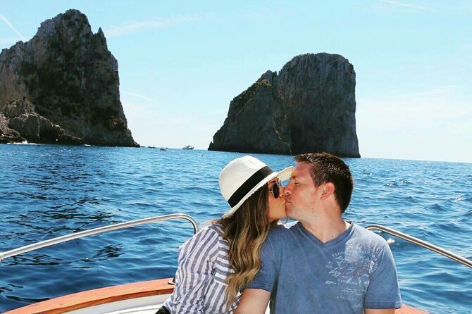Private tour in a typical Capri boat - Where You Meet in Capri, and How to Find It Without Stress