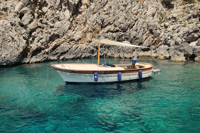 Private tour in a typical Capri boat - Swimming in Coves: How to Make the Water Time Easy