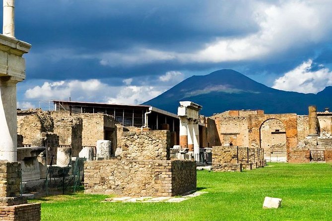 Private Tour Of Pompeii - Sorrento & Positano - Positano and the Costiera Amalfitana drive: a focused one-hour taste