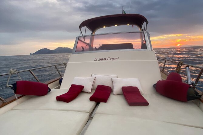 Private Tour of the Island of Capri by Boat and Visit to the Caves - Price and logistics, what $684 per group really buys