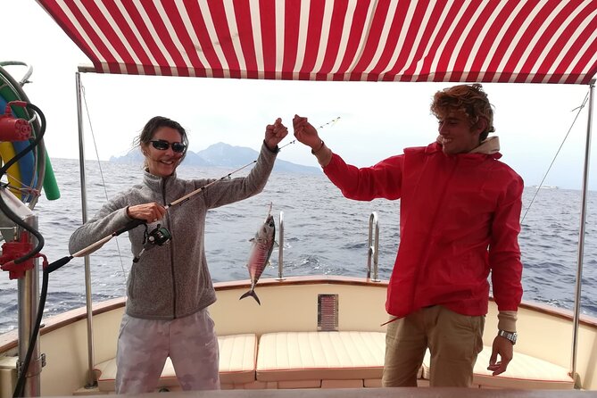 Private tour with fishing, tour of Capri and lunch on board - How this private Capri fishing boat day actually works
