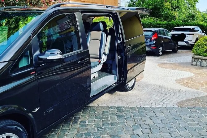 Private Transfer Sorrento Peninsula - Naples - Inside the Vehicle: Comfort, Cleanliness, and Driver Help