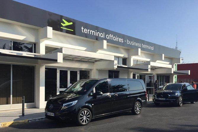 Private transfer Sorrento to Naples Airport OR Naples to Sorrento - Where the driver meets you: hotel reception in Sorrento and arrivals at Capodichino