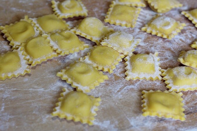 Ravioli & Tagliatelle Cooking Class at a Local's Home in Positano - Inside the home: welcome aperitivo, garden ingredients, and local wine