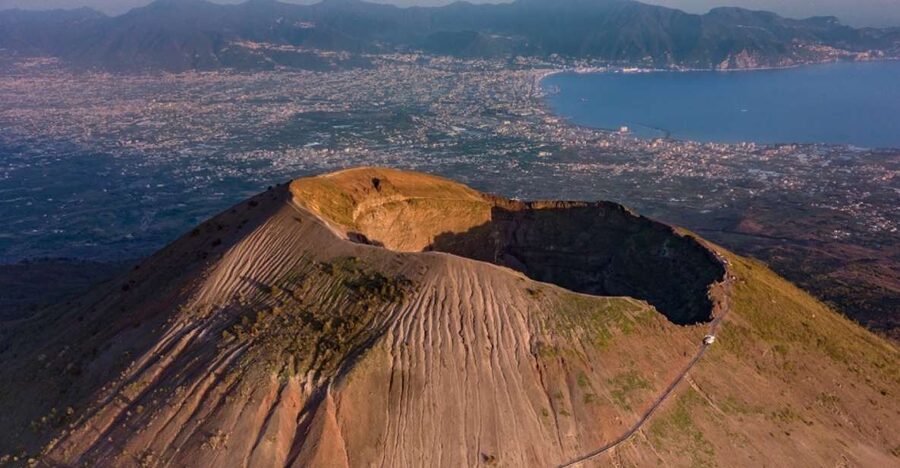 Round-Trip to Vesuvius National Park From Ercolano - Driver languages and how the bus experience runs