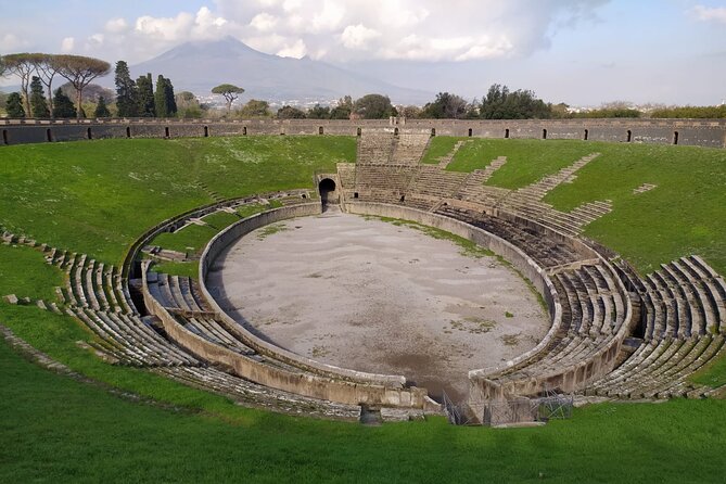 Semi - Private Tour of Pompeii with an Archaeologist - How a Good Pompeii Guide Changes the Ruins