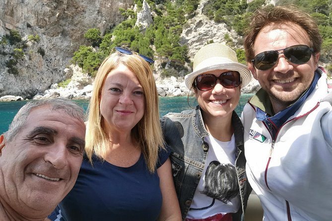 Shared boat tour from Sorrento to discover Capri - Swim time: why the order of operations matters