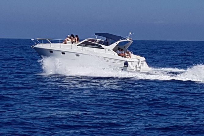 Shared boat tour from Sorrento to discover Capri - How the hosts make the day feel easy