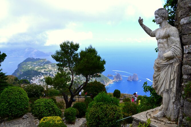 Shared CAPRI Tour - 360° experience by Bus, Boat & Guide - Capri Center and Piazzetta Umberto I: Where the Island Feels Like a Stage