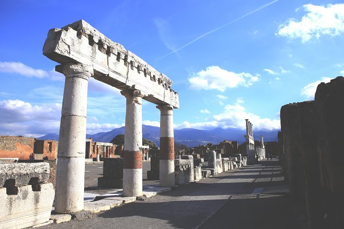 Skip-the-Line Best of Pompeii in one Day Tour w Local Guide & new opened houses - Getting started at Coffee Shop Vittoria (and why it matters)