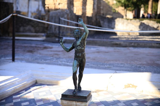 Skip-the-Line Best of Pompeii in one Day Tour w Local Guide & new opened houses - Foro de Pompeya: understanding public life in the Forum