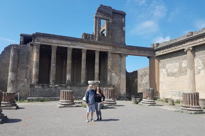 Skip-the-Line Pompeii Archaeological Site with Private Guide - Getting there: where the tour starts and how you’ll find your way