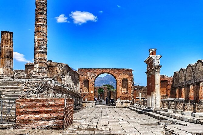 Skip the line Pompeii Guided Tour - Archaeological Park of Pompeii: A Guided Route Through Real Everyday Space