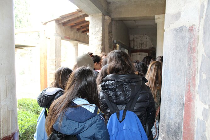 Skip-the-Line Pompeii Tour for Kids with an Archaeologist - Where you start and how the tour stays centered