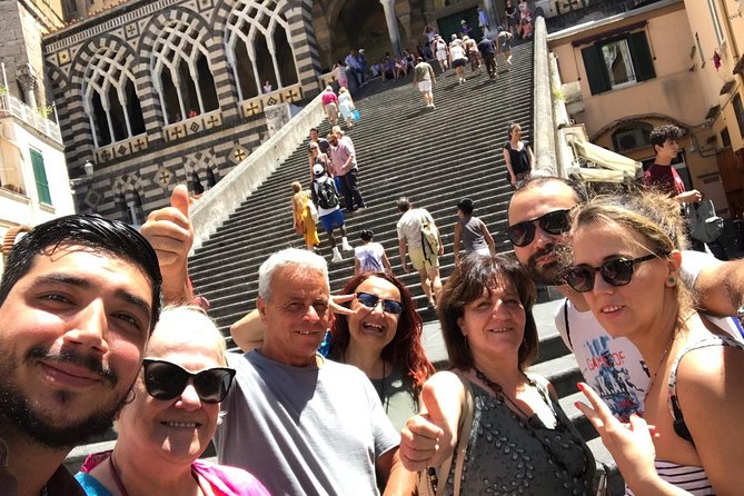 Small Group from Naples: Sorrento, Positano, Amalfi & Ravello - Positano in one hour: photos, boutiques, and beach-side mood