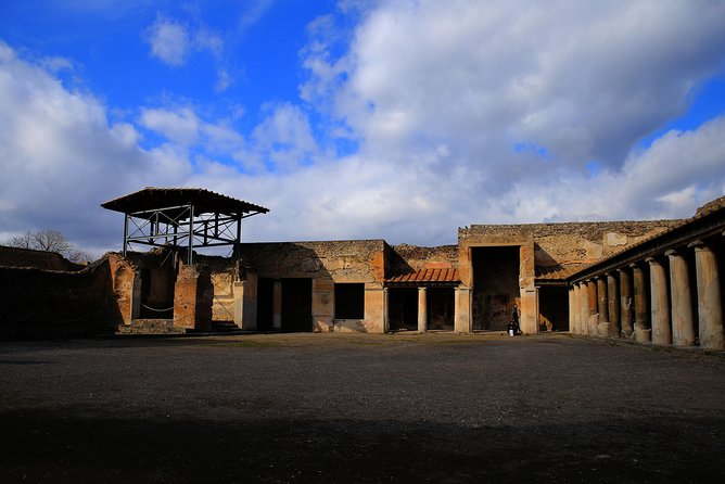 Small Group Guided Walking Tour of Ancient Pompeii Highlights - Key Pompeii Highlights You Actually Get In Two Hours