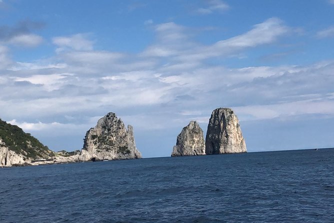 Small-group Positano Capri - The Blue Grotto reality: extra cost and long waits
