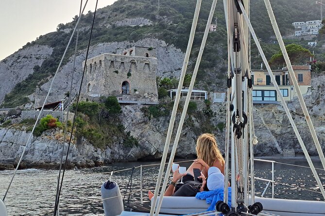 Small Group Sailing Tour in Amalfi Coast with Aperitif - Positano from water level, plus Li Galli Island views