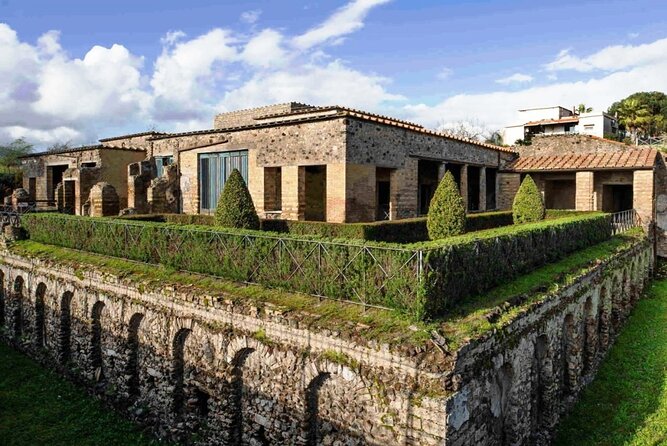 Small-Group Tour in Pompeii with a Real Archeologist, ticket included - Casa dei Vettii: luxury in vicolo dei Vettii