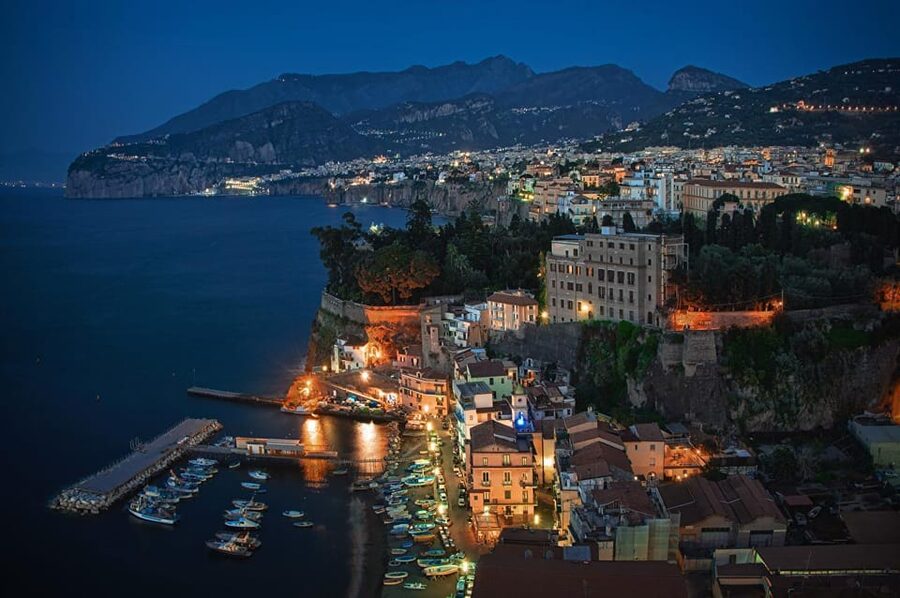 Sorrento by night... with a tasty surprise - Piazza Tasso to Corso Italia back streets, where the evening starts