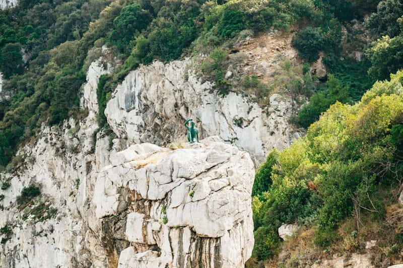 Sorrento: Coast and Capri Boat Trip with Limoncello Tasting - Guides you might meet: what makes the experience feel organized