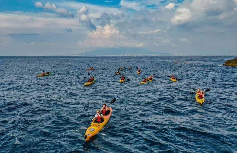 Sorrento: Guided Kayak Tour + Free 1h Paddleboarding - A short secret stop for 20 minutes, controlled and purposeful