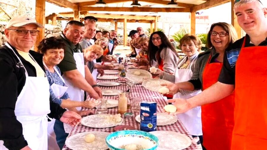 Sorrento: Half-Day Pizza Making, Wine, Limoncello & Pick-Up - What the outdoor picnic-style dining adds