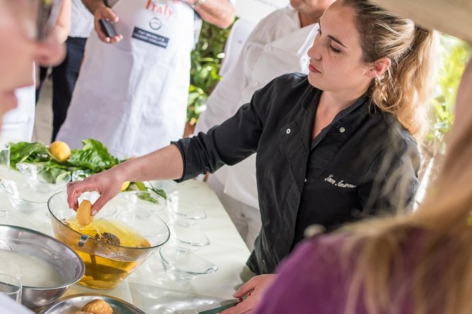 Sorrento: Hands-On Pasta, Tiramisu & Limoncello Fun Class - Welcome Drink and Bruschetta: The Quick Taste Test