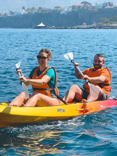 Sorrento: kayak small group tour to Bagni Regina Giovanna - Kayaking Sorrento’s coast, where the views come with context