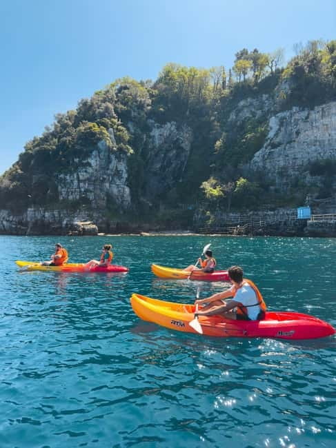 Sorrento: kayak small group tour to Bagni Regina Giovanna - The safety briefing and your first paddle basics
